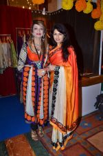 Bhagyashree at Kaali Puri_s book at FICCI Flo exhibition in ITC Parel on 12th Jan 2012 (4).JPG