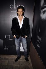 Hrithik Roshan at Arjun Rampal_s Alive perfume launch in Mumbai on 12th Jan 2012 (19).JPG