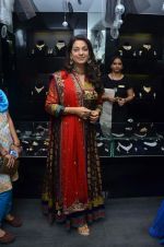 Juhi Chawla at Shaina NC jewellery line for Gehna Jewellers in Bandra, Mumbai on 14th Jan 2012 (183).JPG