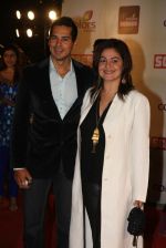 Dino Morea_Pooja Bhatt at Star Screen Awards 2012 in Mumbai on 14th Jan 2012.JPG