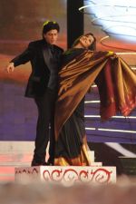 Shahrukh Khan, Vidya Balan at Star Screen Awards 2012 in Mumbai on 14th Jan 2012 (1).JPG