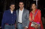 Vivek Vohra with Ronit & Neelam Roy at Vivek and Roopa Vohra_s Bash in Mumbai on 16th Jan 2012.JPG
