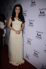 Dia Mirza walk the ramp for Rocky S at Kids Fashion Week day 1 on 17th Jan 2012 (55).JPG