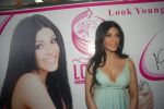 Koena Mitra at the launch of Looks Cosmetic Clinic in Lokhandwala on 17th Jan 2012 (27).JPG