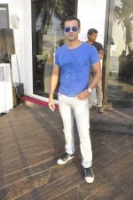 Rohit Roy at Eskimovie Calendar Launch in Vie Lounge, Mumbai on 17th Jan 2012 (8).JPG