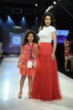 Tisca Chopra walk the ramp for Sonali Mansingka at Kids Fashion Week day 1 on 17th Jan 2012 (16).JPG