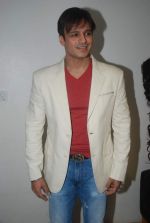 Vivek Oberoi at the launch of Rajnigandha_s album in Planet M on 18th Jan 2012 (20).JPG