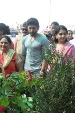 Farhan Akhtar plants a tree with Shaina NC in  Mumbai on 19th Jan 2012(74).jpg