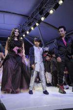Kids walk the ramp for A Z Couture Show at Kids Fashion Week day 3 on 19th Jan 2012 (36).JPG