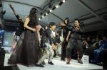 Kids walk the ramp for A Z Couture Show at Kids Fashion Week day 3 on 19th Jan 2012 (40).JPG