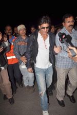 Shahrukh Khan snapped at international airport in Mumbai on 19th Jan 2012 (8).jpg