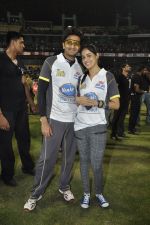 Ritesh Deshmukh, Genelia D Souza snapped at CCL match in Kochi on 23rd Jan 2012 (33).JPG