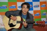 Ali Zafar at London Paris Newyork music launch in Radio City, Mumbai on 24th Jan 2012 (12).JPG