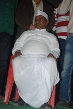 Anna Hazare at the Special screening of Gali Gali Chor Hai held for Anna Hazare in Mumbai on 25th Jan 2012 (5).JPG