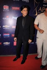 Shahrukh Khan at the 7th Chevrolet Apsara Awards 2012 Red Carpet in Yashraj Studio, Mumbai on 25th Jan 2012 (262).JPG