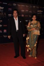 Vinod Khanna at the 7th Chevrolet Apsara Awards 2012 Red Carpet in Yashraj Studio, Mumbai on 25th Jan 2012 (217).JPG