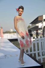 Alecia Raut at Designer Rahul Mishra showcases collection in Race Course on 28th Jan 2012 (8).jpg