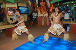 Hawaiin dancers at Maui Jim sunglasses launch in NSE Goregaon on 30th Jan 2012 (21).JPG