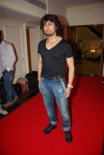 Sonu Nigam at Le Club Musique launch in Trident, Mumbai on 1st Feb 2012 (20).JPG