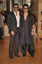 Shahid Kapoor, Sunil Shetty at Ritesh Deshmukh and Genelia wedding in Grand Hyatt, Mumbai on 3rd Feb 2012 (114).JPG