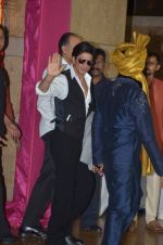Shahrukh Khan at Ritesh Deshmukh and Genelia wedding in Grand Hyatt, Mumbai on 3rd Feb 2012 (40).JPG