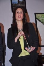 Kareena Kapoor at Ek Mein Aur Ek tu photo exhibition in Cinemax on 3rd Feb 2012 (284).JPG