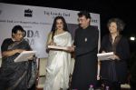 Rekha Unveils Wendell Rodricks book in Taj Land_s End, Mumbai on 3rd Feb 2012 (20).JPG
