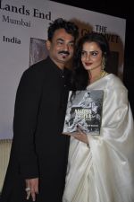 Rekha Unveils Wendell Rodricks book in Taj Land_s End, Mumbai on 3rd Feb 2012 (27).JPG