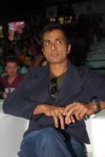 Sonu Sood at Venky_s Mumbai Fighters and Bangkok Elephants match in Inorbit Mall, Mumbai on 3rd Feb 2012 (5).JPG