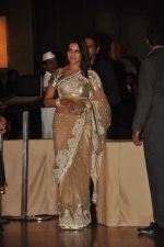 Bipasha Basu at Genelia D_Souza and Ritesh Deshmukh wedding reception in Hotel Grand Hyatt, Mumbai on 4th Feb 2012 (140).JPG