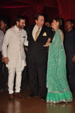 Kareena Kapoor, Saif Ali Khan, Randhir Kapoor at Genelia D_Souza and Ritesh Deshmukh wedding reception in Hotel Grand Hyatt, Mumbai on 4th Feb 2012 (40).JPG