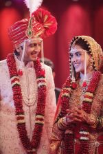 Riteish Deshmukh and Genelia D_souza at their wedding (2).jpg
