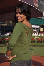 Sameera Reddy at Mcdowell Signature Derby day 1 in RWITC on 5th Feb 2012 (333).JPG