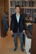Angad Bedi at Raymonds new store in Warden Road on 6th Feb 2012 (101).JPG