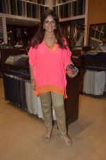 Sharmila Khanna at Raymonds new store in Warden Road on 6th Feb 2012 (141).JPG