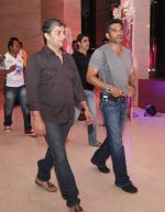 Varun Badola, Sunil Shetty at CCL post party in Vizag on 6th Feb 2012 (6).jpg