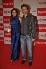 raveena with anil thadani at Raymonds new store in Warden Road on 6th Feb 2012 (2).JPG