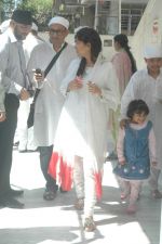 Juhi Chawla at Raj Knawar_s chautha in Santacruz on 7th Feb 2012 (61).JPG