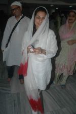 Juhi Chawla at Raj Knawar_s chautha in Santacruz on 7th Feb 2012 (68).JPG