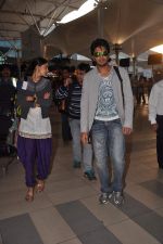 Ritesh Deshmukh, Genelia D Souza snapped at airport, Mumbai on 8th Feb 2012 (4).JPG