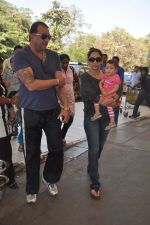 Sanjay Dutt and Manyata Dutt with Kids leave for Varun Dhawan_s Wedding in Goa on 9th Feb 2012 (2).JPG