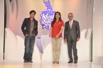 Shahrukh Khan, Juhi Chawla unveil KKR new logo in Trident, Mumbai on 13th Feb 2012 (27).JPG