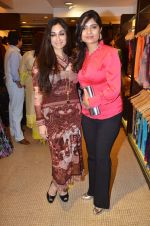 Lucky Morani at Anjana Khutalia paints designer Pria Kataria Puri in Satya Paul Store on 16th Feb 2012 (98).JPG