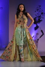 Shamita Singha at Sophia college fashion show in Mumbai on 17th Feb 2012 (147).JPG