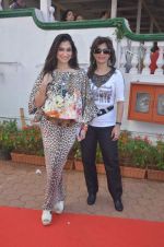 Lucky Morani, Bina Aziz at AGP Race Million in Mumbai on 19th Feb 2012 (20).JPG