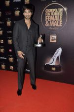 Shahid Kapoor at Cosmopolitan Fun Fearless Female & Male Awards in Mumbai on 19th Feb 2012 (209).JPG