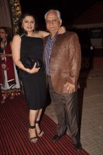 Kiran Sippy, Ramesh Sippy snapped at Rakesh Jhunjhunwala_s wedding anniversary on 21st Feb 2012 (14).JPG