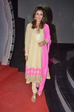 Raveena Tandon on the sets of NDTV Issi Ka Naam Zindagi in Yashraj on 25th Feb 2012 (93).JPG