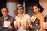 Amrita Puri, Kunal Khemu, Mahesh Bhatt at the Music Launch of Blood Money in Gateway of India, Mumbai on 27th Feb 2012 (36).JPG