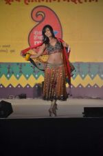 at Handloom fashion show by NIFD in Bandra, Mumbai on 27th Feb 2012 (17).JPG